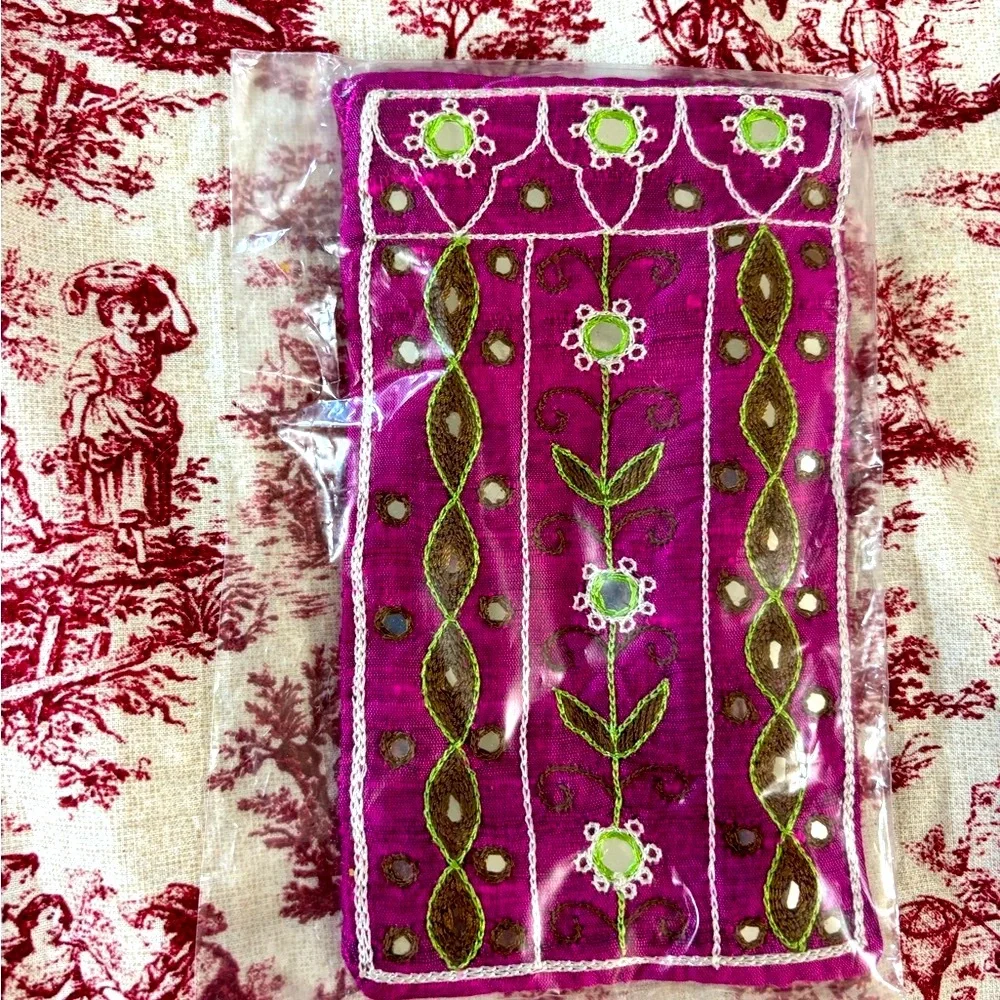 Silk Glasses case with little mirrors!!